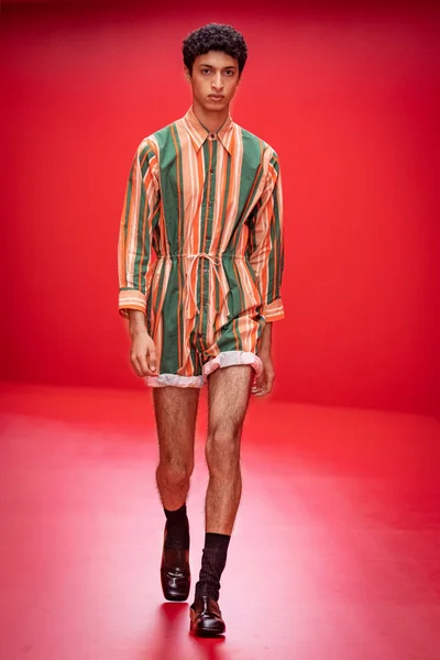 Look 32